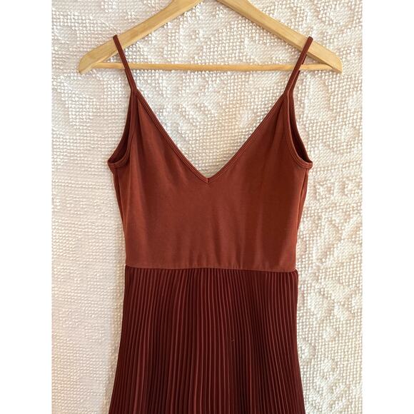 WILFRED BY ARITZIA Tank Dress with Accordion Skirt Brown Size Small - Picture 6 of 6